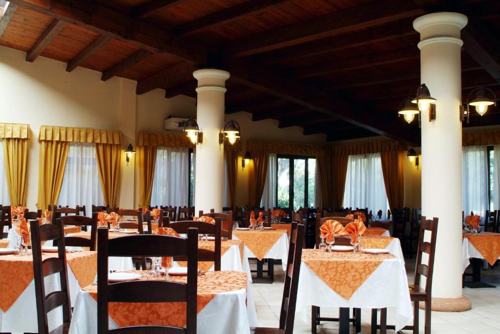Hotel Fortezza Arborea Bagian luar foto